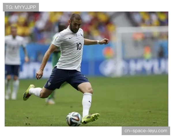 里昂青训总监谈人才培养理念：强调在压力下的决策与控球能力